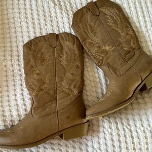 Coconuts by Matisse Cowgirl Boots size 10